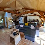 Le Coq En Repos * Saint-Sylvestre-sur-Lot